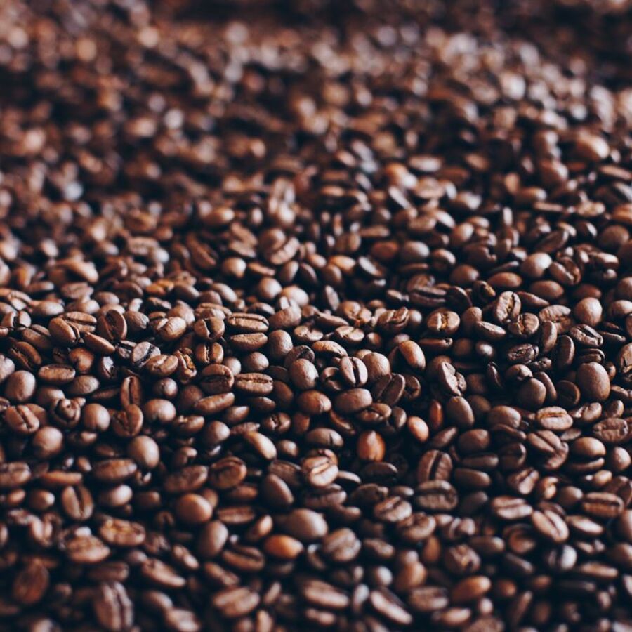 Roasted coffee beans, rich flavour profile